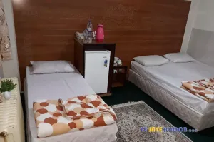 هتل آپارتمان والا مشهد - اتاق ۳ تخته (۱ تخت ۲ نفره و ۱ تخت ۱ نفره)    