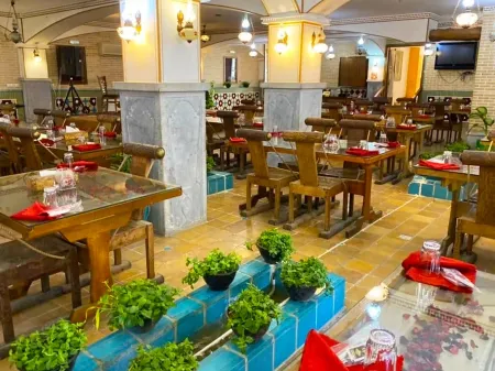 هتل آپارتمان پارتیکان اصفهان - رستوران