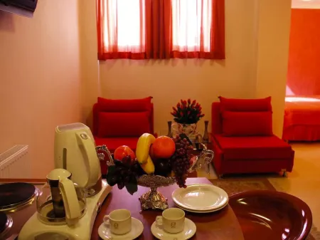 هتل آپارتمان پارتیکان اصفهان - سرویس پذیرایی