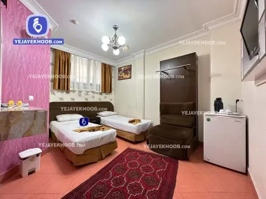 هتل آپارتمان گلاره مشهد - اتاق ۲ تخته (۲ تخت ۱ نفره) همراه با کاناپه تختخوابشو