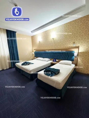 هتل ایران زمین مشهد - اتاق ۳ تخته (۱ تخت ۲ نفره و ۱ تخت ۱ نفره)