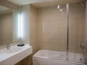 هتل بزرگ دو تهران - حمام