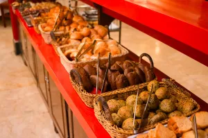 هتل بزرگ فردوسی تهران - منوی سلف صبحانه 