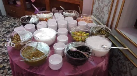 رستوران هتل بزرگ میثاق ملل مشهد - میز مخلفات