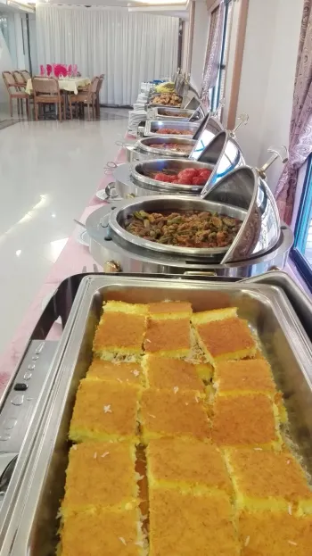 رستوران هتل بزرگ میثاق ملل مشهد - میز سلف سرویس