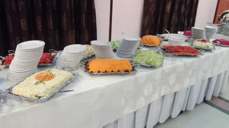 رستوران هتل بزرگ میثاق ملل مشهد - میز سالاد