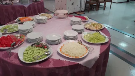 رستوران هتل بزرگ میثاق ملل مشهد - میز سالاد