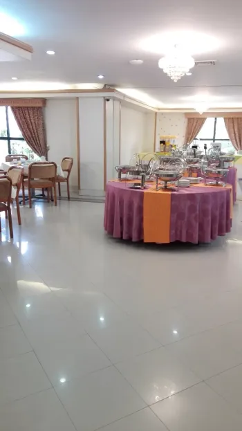 رستوران هتل بزرگ میثاق ملل مشهد - میز سلف سرویس