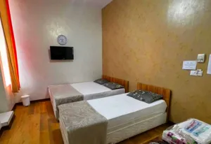 هتل ترن تهران - اتاق 3 تخته (1 تخت 2 نفره و 1 تخت 1 نفره)