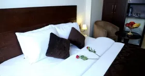 هتل جواهر شرق مشهد - اتاق ۲ تخته ( ۱ تخت ۲ نفره)  