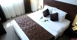 هتل جواهر شرق مشهد - اتاق ۲ تخته ( ۱ تخت ۲ نفره)  