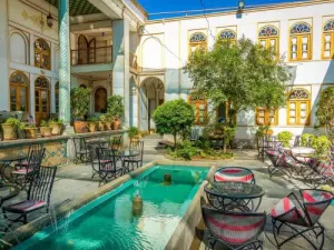 هتل خانه کشیش اصفهان - کافی شاپ بیرونی