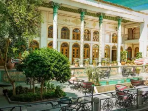 هتل خانه کشیش اصفهان - کافی شاپ بیرونی