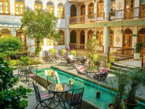 هتل خانه کشیش اصفهان - کافی شاپ بیرونی