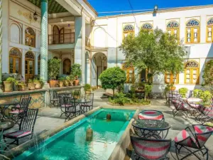 هتل خانه کشیش اصفهان - کافی شاپ بیرونی