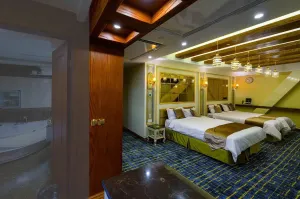 هتل رز درویشی مشهد - اتاق ۴ تخته (۲ تخت ۲ نفره)  