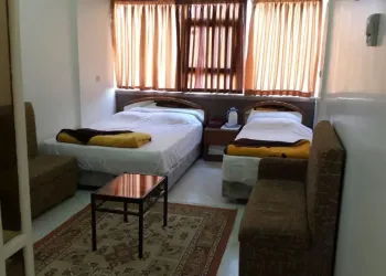 هتل رضا مشهد - اتاق ۳ تخته (۱ تخت ۲ نفره و ۱ تخت ۱ نفره)    