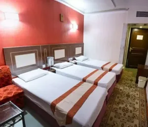 هتل رضا مشهد - اتاق 3 تخته