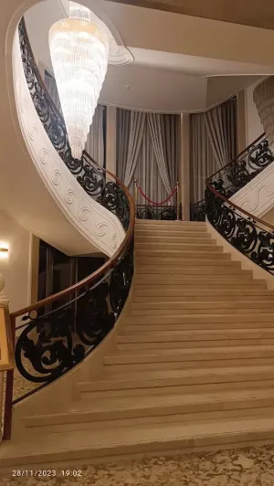 هتل رونا مشهد - راه پله