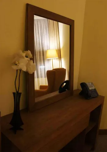 هتل رُیان قائم کیش - میز آرایش