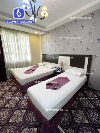 هتل سراج مشهد - اتاق ۳ تخته ( یک تخت دبل + یک تخت سینگل )