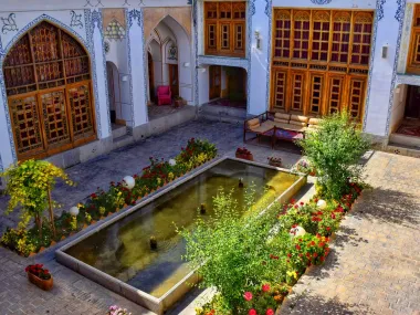 هتل سنتی اصفهان - نمای محوطه
