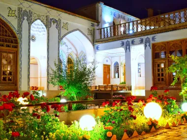 هتل سنتی اصفهان - نمای محوطه