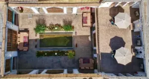 هتل سنتی اصفهان - نمای محوطه