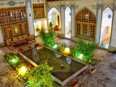 هتل سنتی اصفهان - نمای محوطه