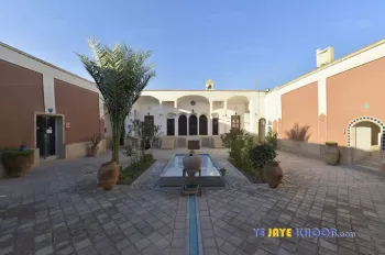 هتل سنتی نگین کاشان - نمای محوطه