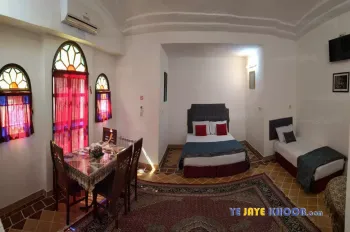 هتل سنتی نگین کاشان - اتاق 3 تخته (1 تخت 2 نفره و 1 تخت 1 نفره)