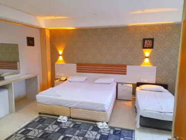 هتل سپاهان اصفهان - اتاق 3 تخته (یک تخت 2 نفره و 1 تخت 1 نفره)