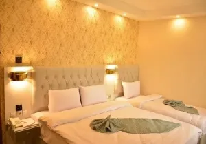 هتل سیمرغ مشهد - اتاق ۳ تخته (۱ تخت ۲ نفره و ۱ تخت ۱ نفره)    