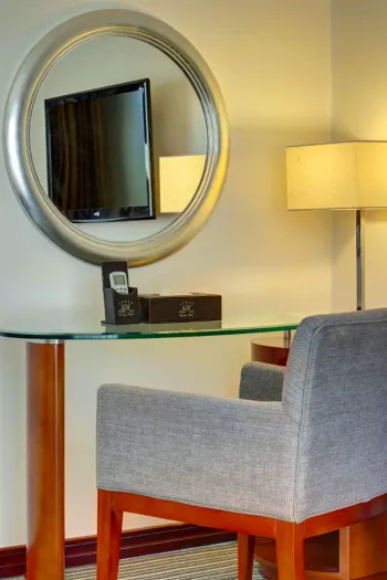 هتل شایگان کیش - میز آرایش