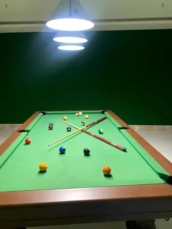 هتل شکوه شارستان مشهد - میز بیلیارد