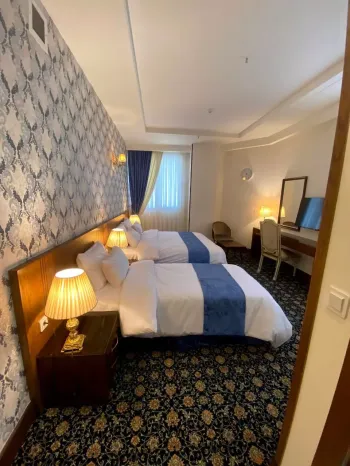 هتل شکوه شارستان مشهد -  اتاق ۳ تخته (۱ تخت ۲ نفره و ۱ تخت ۱ نفره) 