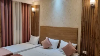 هتل صوفی اصفهان - اتاق 3 تخته (1 تخت 2 نفره و 1 تخت 1 نفره)