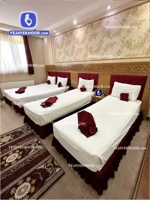هتل علمدار مشهد - اتاق ۴ تخته (۱ تخت ۲ نفره و ۲ تخت ۱ نفره)