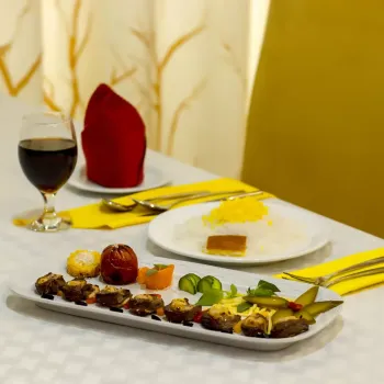 رستوران هتل فرهنگ و هنر مشهد همراه با منوی انتخابی (چلو کباب بلغاری)