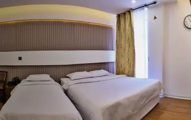 هتل فرهنگ و هنر مشهد - اتاق ۳ تخته (۱ تخت ۲ نفره و ۱ تخت ۱ نفره)    