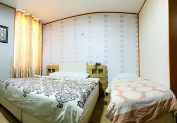 هتل فرهنگ و هنر مشهد - اتاق ۳ تخته (۱ تخت ۲ نفره و ۱ تخت ۱ نفره)    