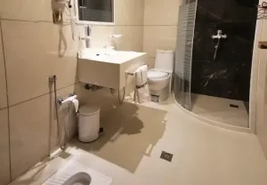 هتل فیروزه توس مشهد - حمام و سرویس بهداشتی