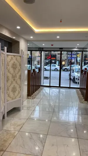 ورودی هتل مانی اصفهان