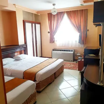 هتل ماهان اصفهان - اتاق 3 تخته (1 تخت 2 نفره و 1 تخت 1 نفره)