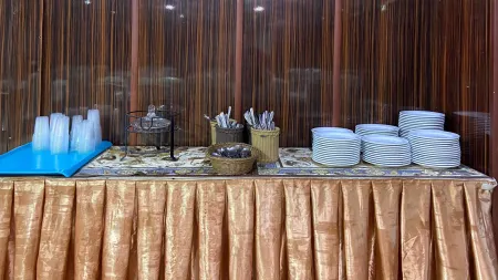 هتل ماهان اصفهان - میز سلف رستوران