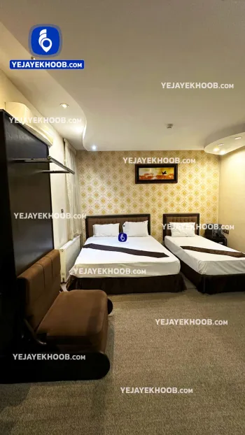 هتل مرمر مشهد - اتاق ۳ تخته ( یک تخت دبل و یک تخت سینگل ) همراه با کاناپه تختخوابشو