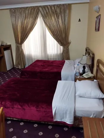 هتل ملل اصفهان - اتاق 3 تخته (1 تخت 2 نفره و 1 تخت 1 نفره)