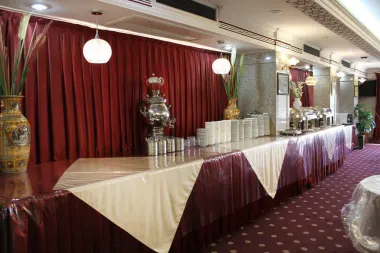 رستوران هتل ملل اصفهان - میز سلف سرویس