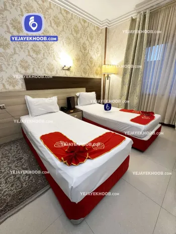 هتل منجی مشهد - اتاق ۲ تخته (۲ تخت ۱ نفره)