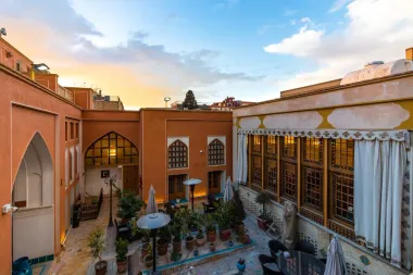 اقامتگاه سنتی میناس اصفهان - نمای محوطه